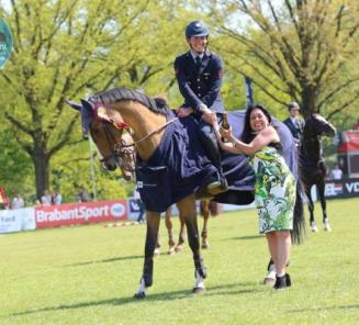 Jenny Van Het Waterblok wint de Young Horses finale