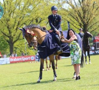 Jenny Van Het Waterblok wint de Young Horses finale Jenny Van Het Waterblok wint de Young Horses finale