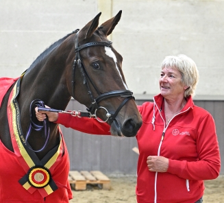 VELINA VAN DE ULTRAHOEVE