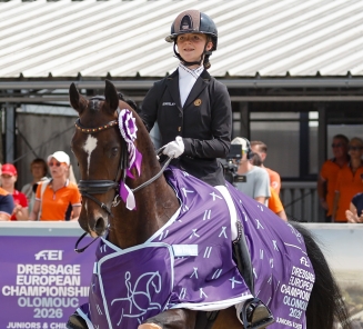 Shirley Vanerom en Ogami van het Beukenhof