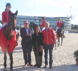 Ann Florence Noppe en Milona vh Speienhof winnen bij de 6-jarigen Ann Florence Noppe en Milona vh Speienhof winnen bij de 6-jarigen